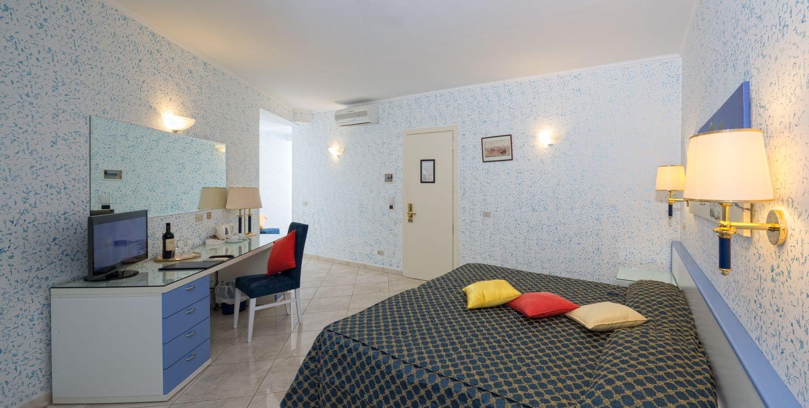 Hotel Weber Ambassador Capri Bagian luar foto